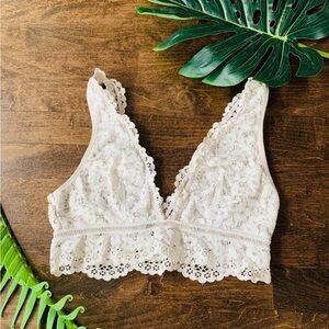Victoria’s Secret Body By Victoria Lace Bralette Cream XS